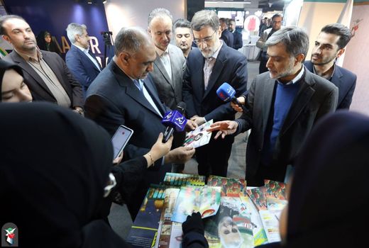 بازدید وزیر جهاد کشاورزی از نمایشگاه عملکرد و دستاوردهای بنیاد شهید و امور ایثارگران در دولت سیزدهم