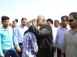 بازدید وزیر جهاد کشاورزی از کانون های آلوده به آفت ملخ صحرایی در شهرستان سیریک استان هرمزگان
