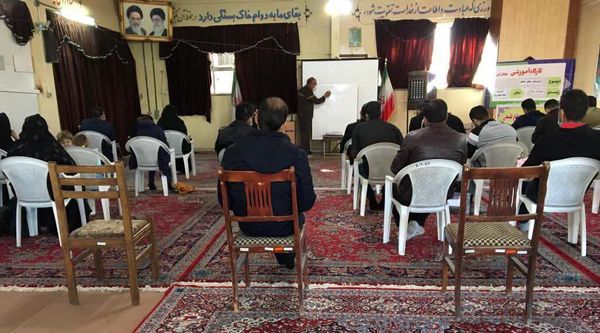 برگزاری کارگاه آموزشی مهارتی پرورش زنبور عسل در شهرستان بروجن