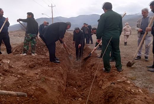 کاشت بیش از ۱۰۰ اصله نهال به مناسبت روز درختکاری در کانون جوانان روستایی و عشایری
