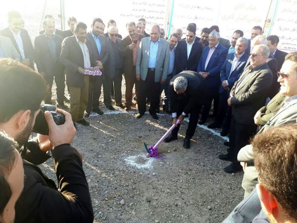 عملیات اجرایی احداث گلخانه‌ ۴۲ هکتاری در شهرستان آرادان آغاز شد