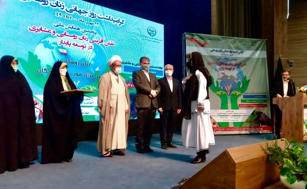 وزیر جهاد کشاورزی از منتخب زن روستایی سیستان و بلوچستان تقدیر کرد